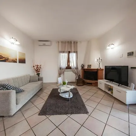 Malu Sorrento